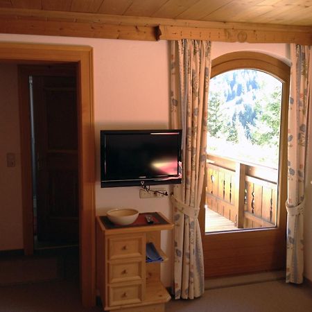 Haus Vasul Hotell Sankt Anton am Arlberg Rum bild