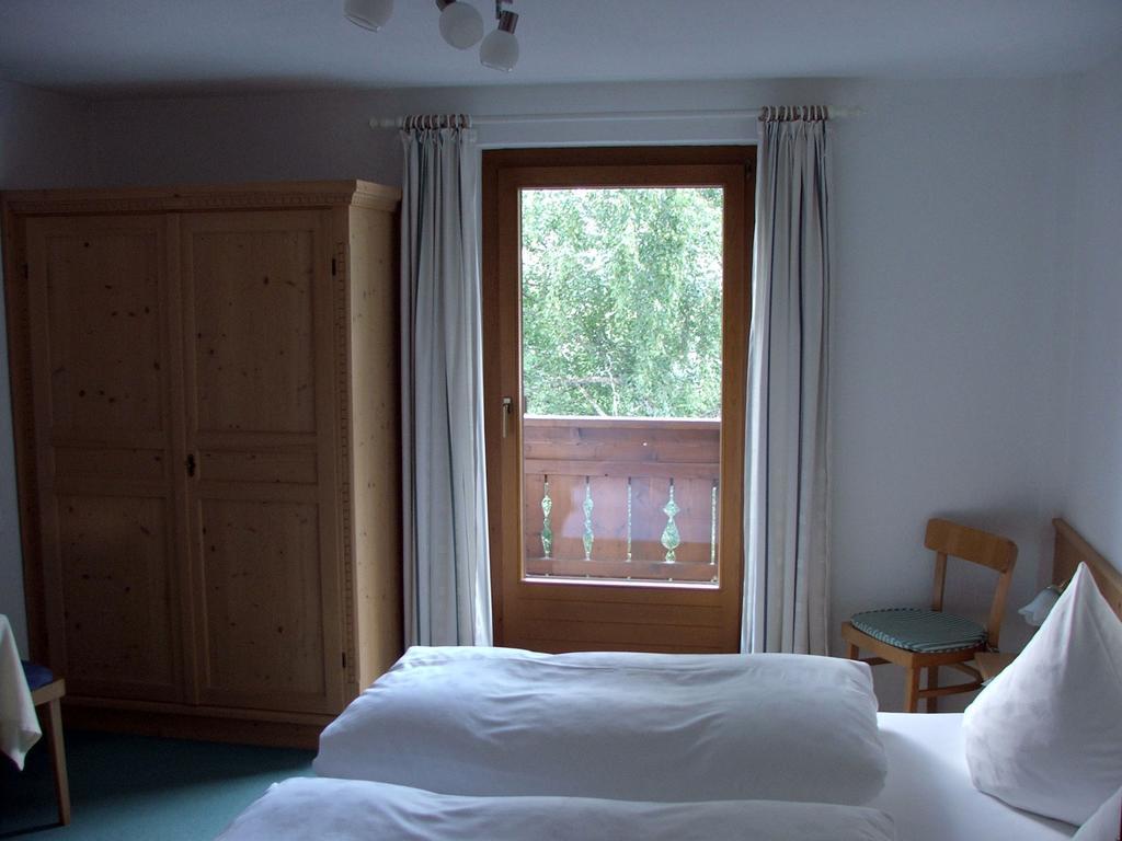 Haus Vasul Hotell Sankt Anton am Arlberg Rum bild